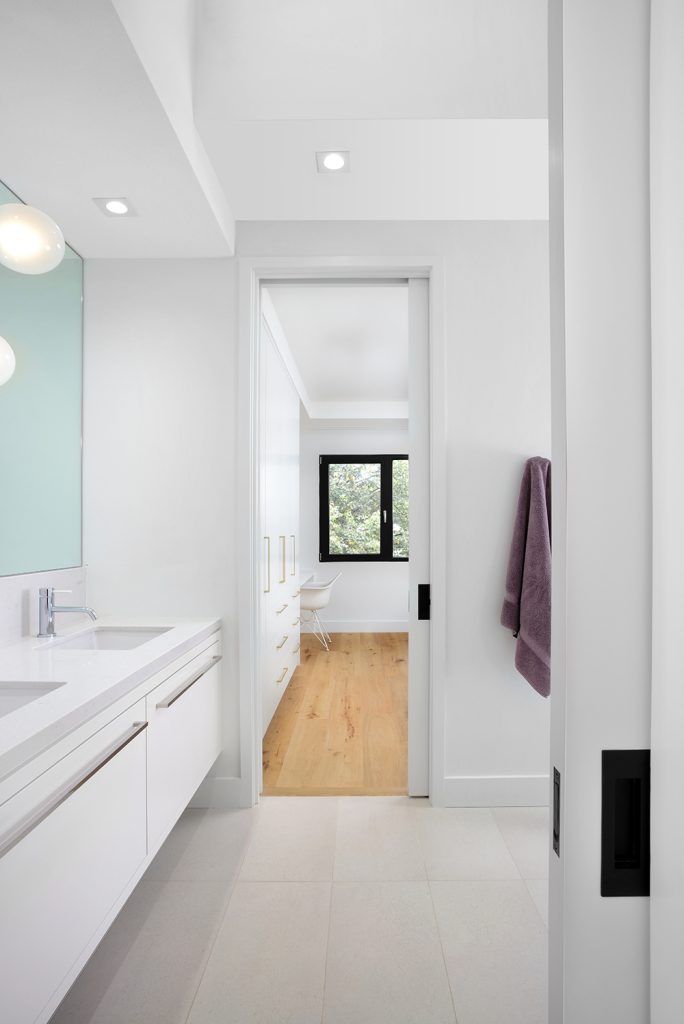 Durant_bathroom hallway